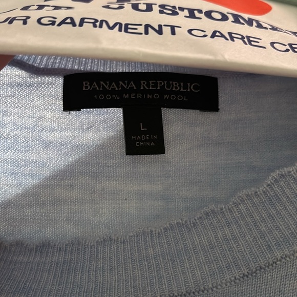 Banana Republic merino wool light blue sweater - Picture 2 of 2